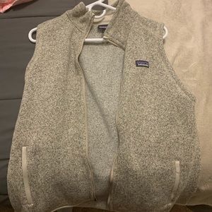 two patagonia vest women’s size L